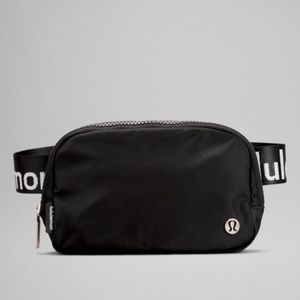 AVAILABLE- Lululemon Everywhere Belt Bag “Logo” strap Black & White